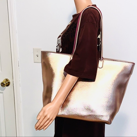 BATH & BODY WORKS 2016 VIP Tote - Picture 3 of 9